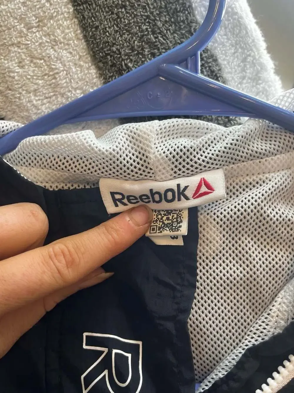 Reebok kids Black Active Hooded 1/2 Zip Windbreaker Jacket Size Small